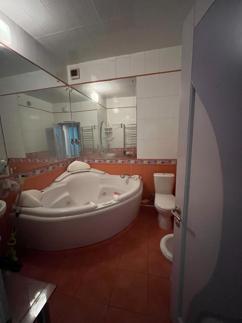 продажа трехкомнатной квартиры номер A-174709 в Приморском районе, фото номер 18